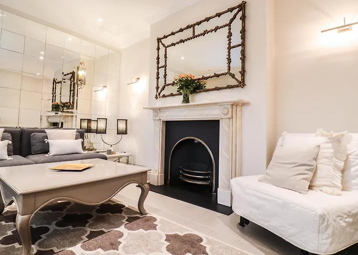 Elegant One-Bedroom! Kensington Flat With Patio