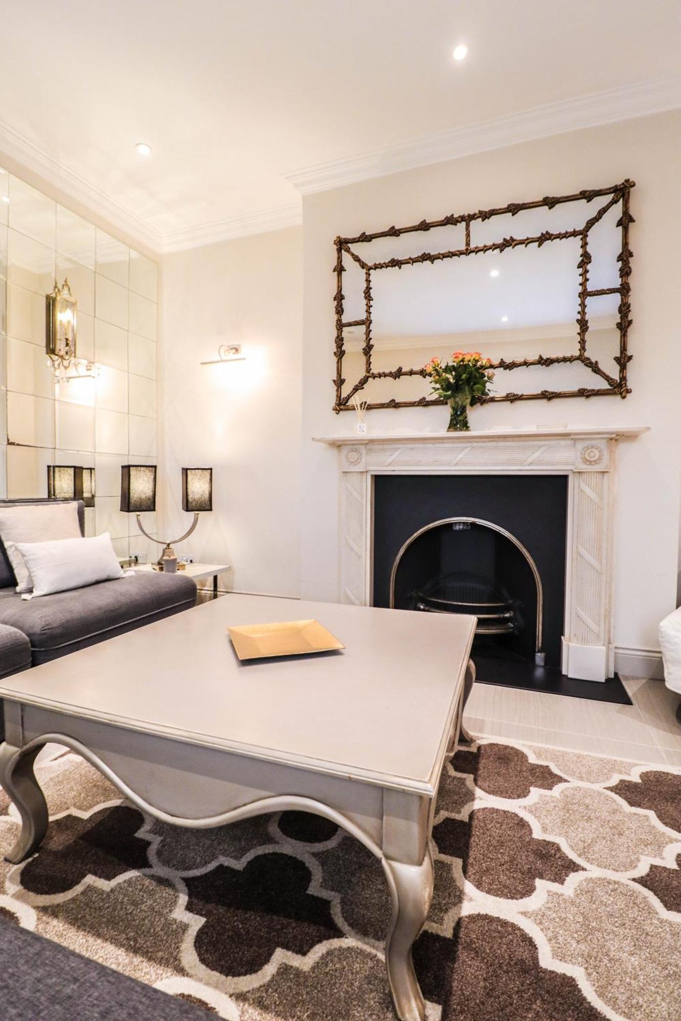 Elegant One-bedroom! Kensington Flat With Patio Apartamento