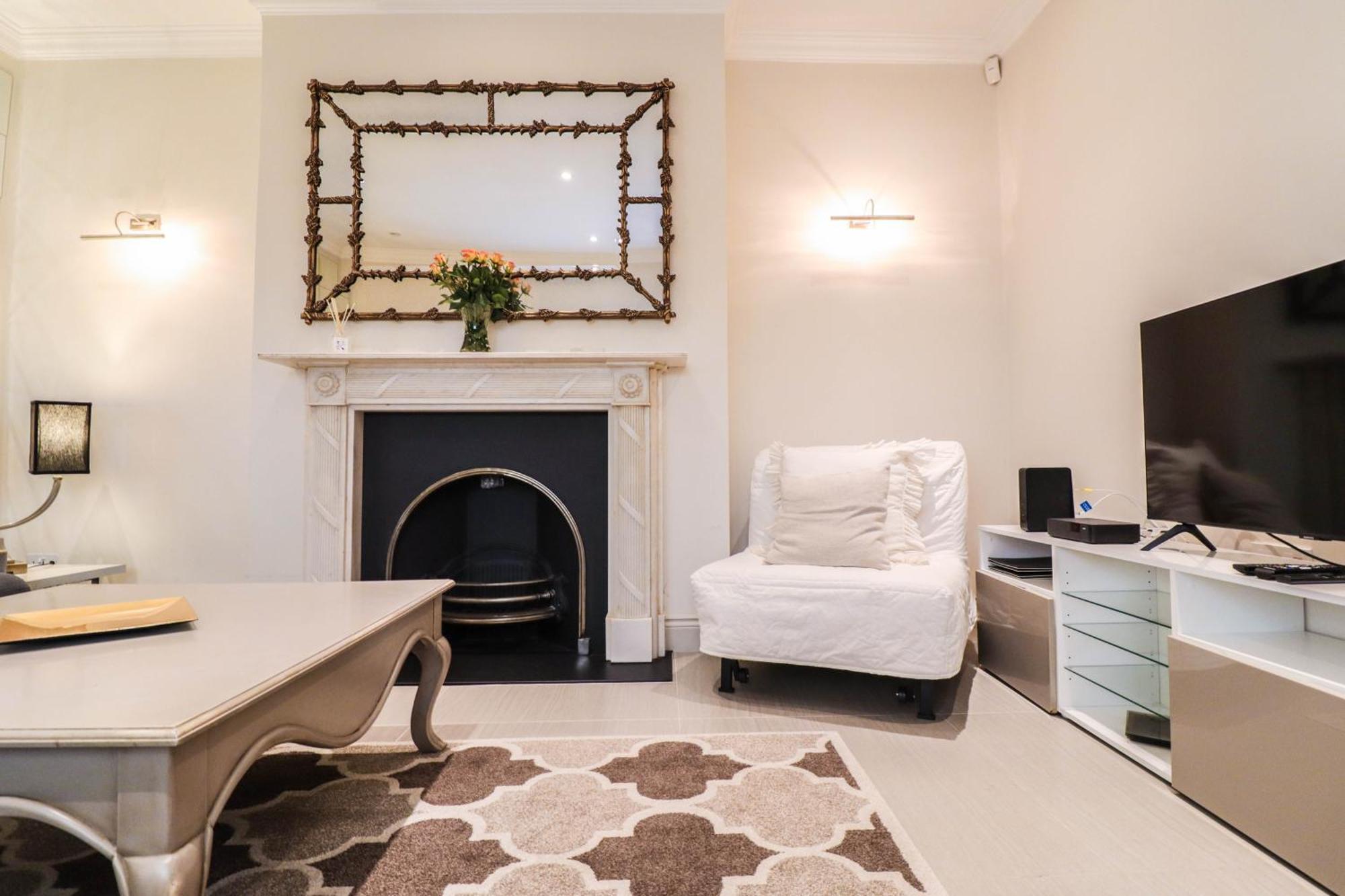 Elegant One-bedroom! Kensington Flat With Patio Apartamento
