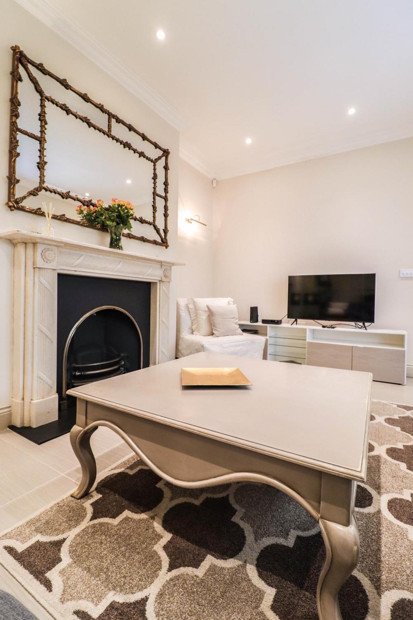 Elegant One-bedroom! Kensington Flat With Patio *