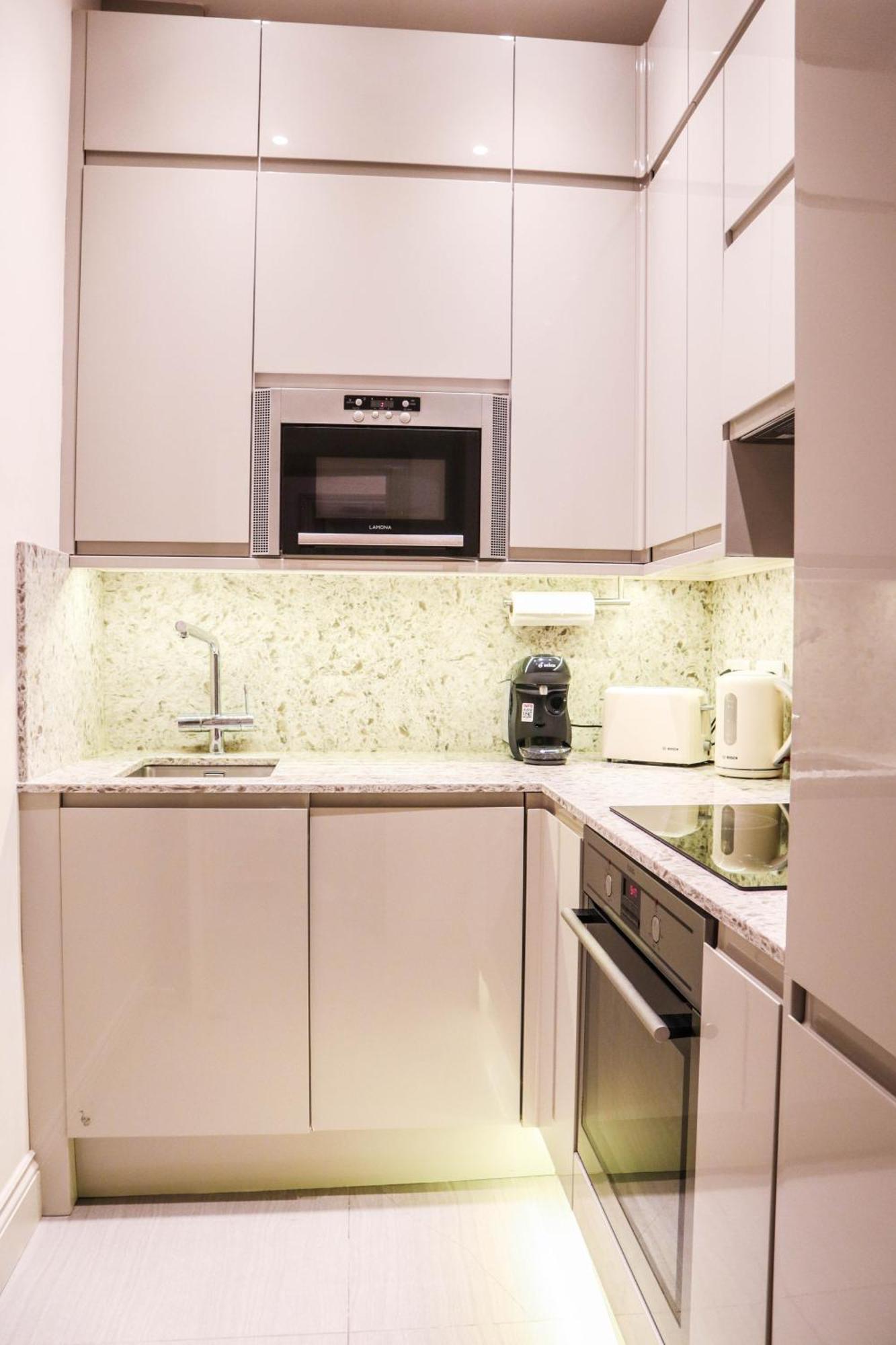 Elegant One-bedroom! Kensington Flat With Patio *