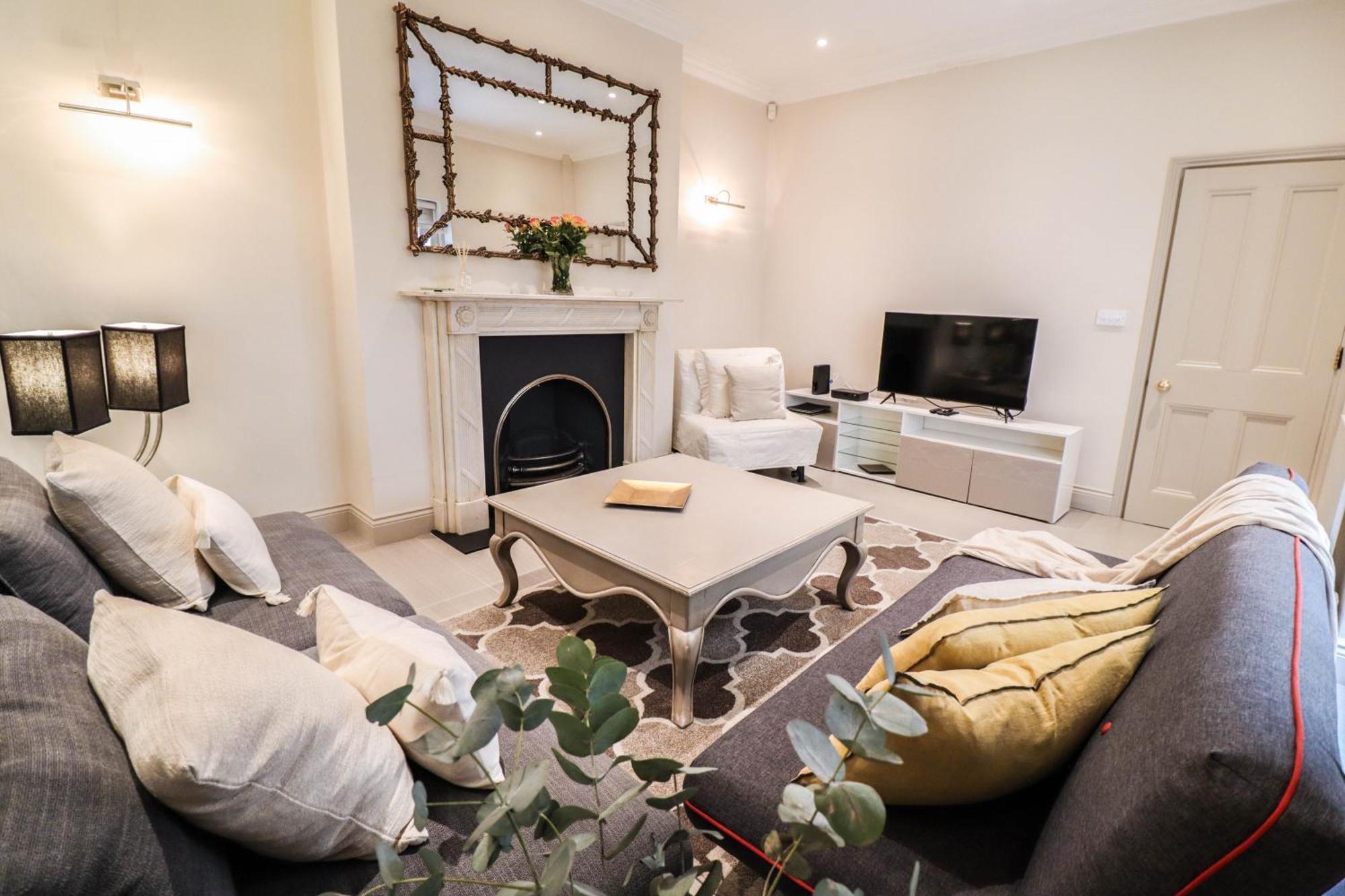 Elegant One-bedroom! Kensington Flat With Patio