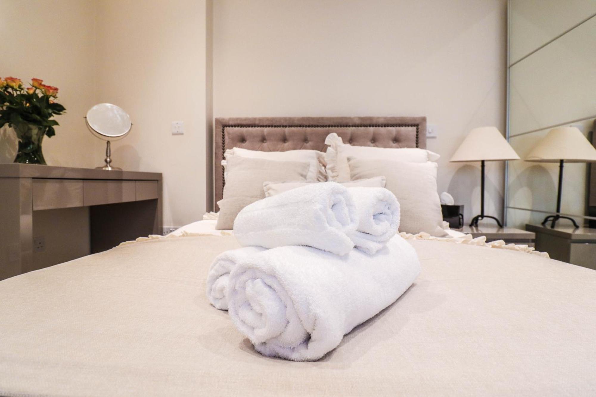 Elegant One-bedroom! Kensington Flat With Patio Apartamento Londres
