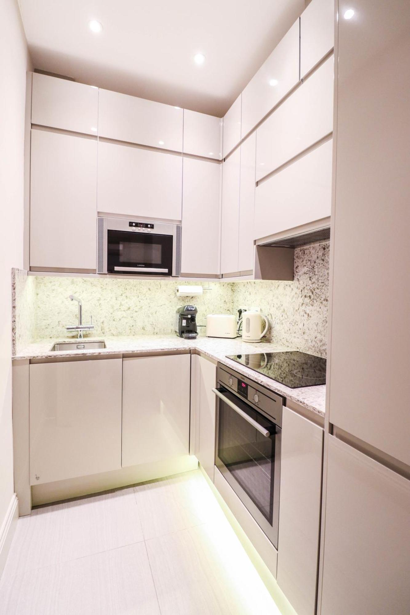 Elegant One-bedroom! Kensington Flat With Patio * Londres