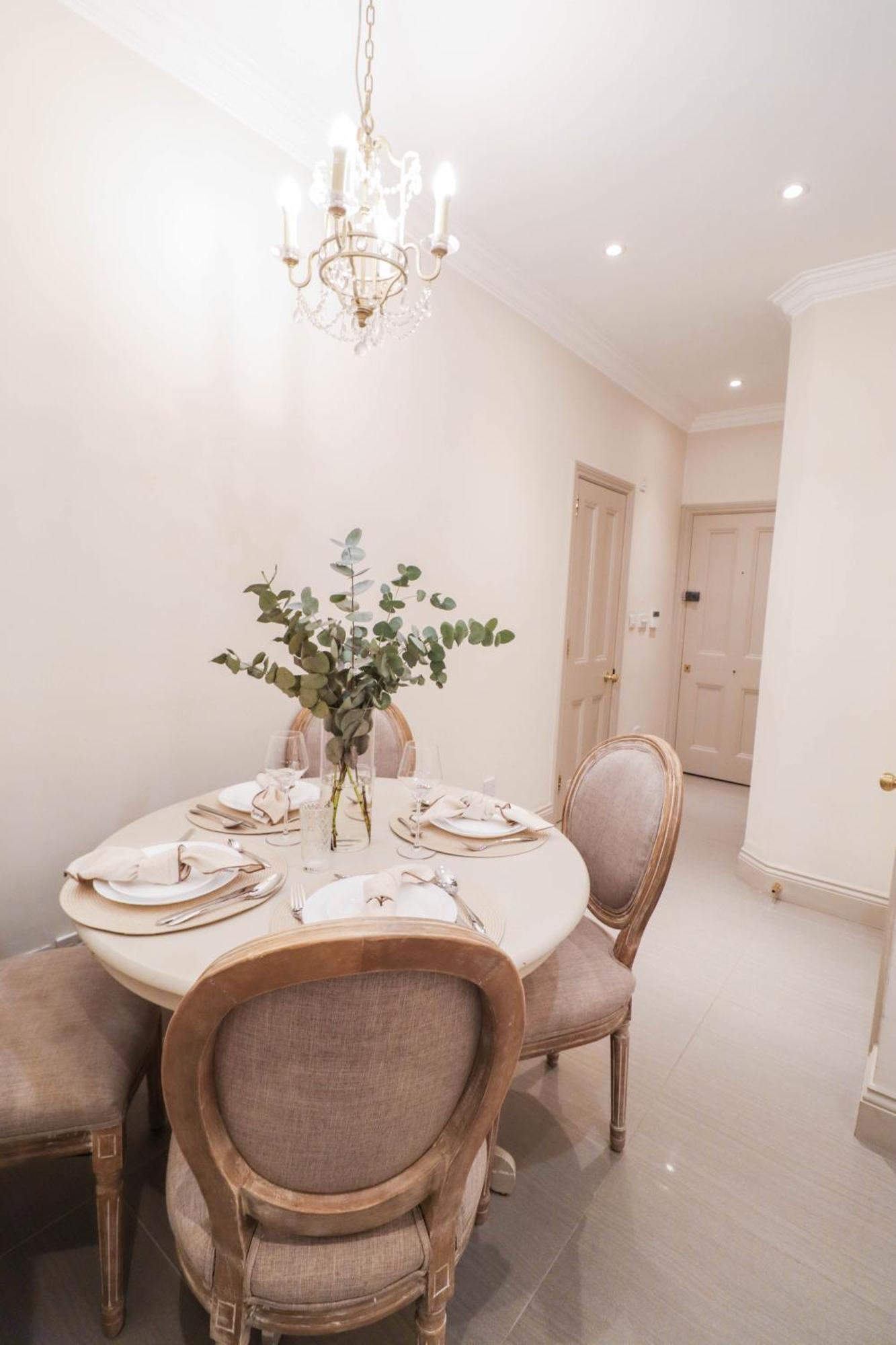 Elegant One-bedroom! Kensington Flat With Patio