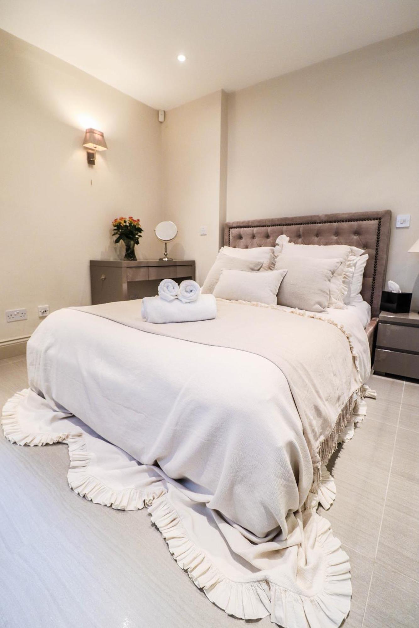 Elegant One-bedroom! Kensington Flat With Patio Apartamento Londres