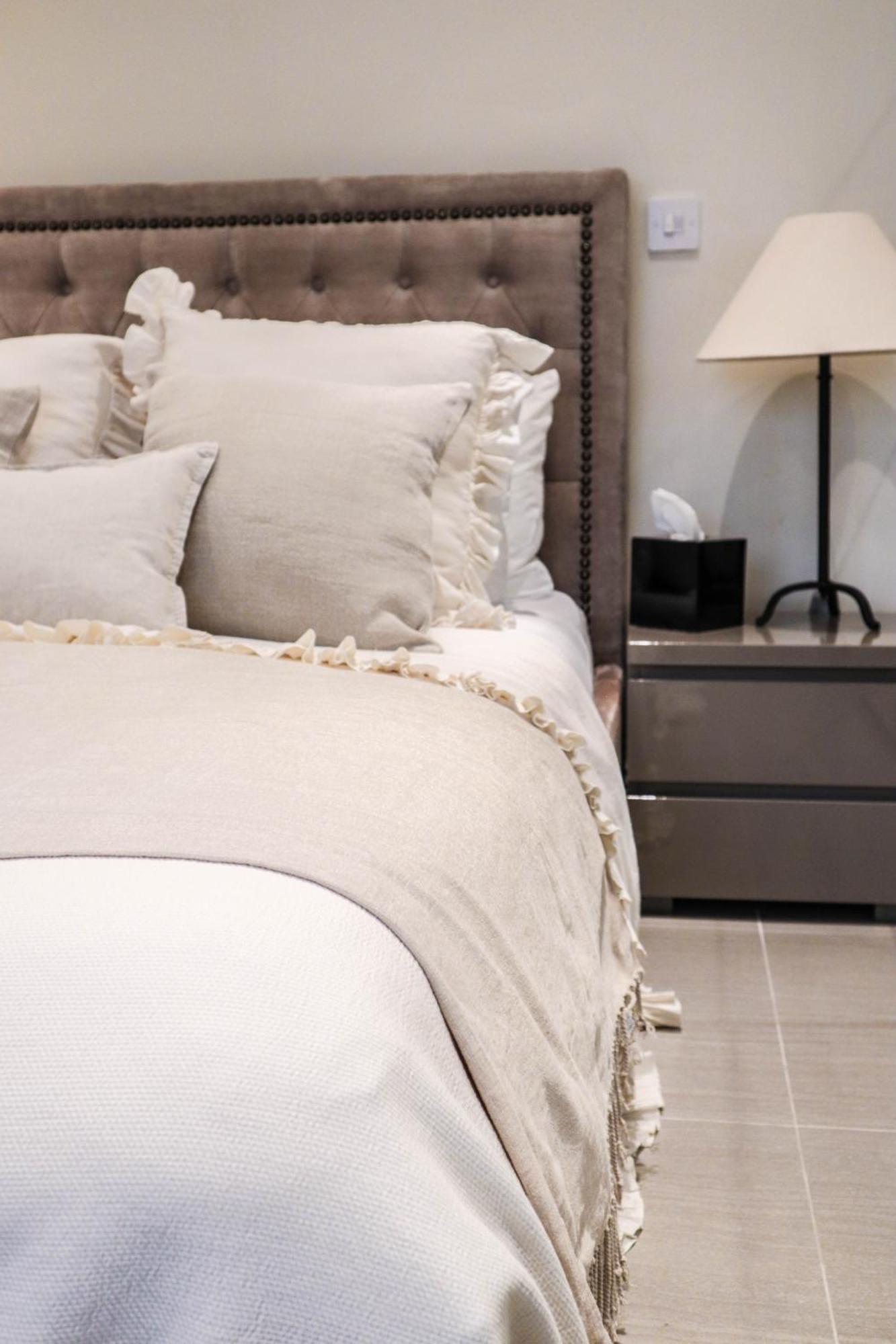 Elegant One-bedroom! Kensington Flat With Patio Apartamento
